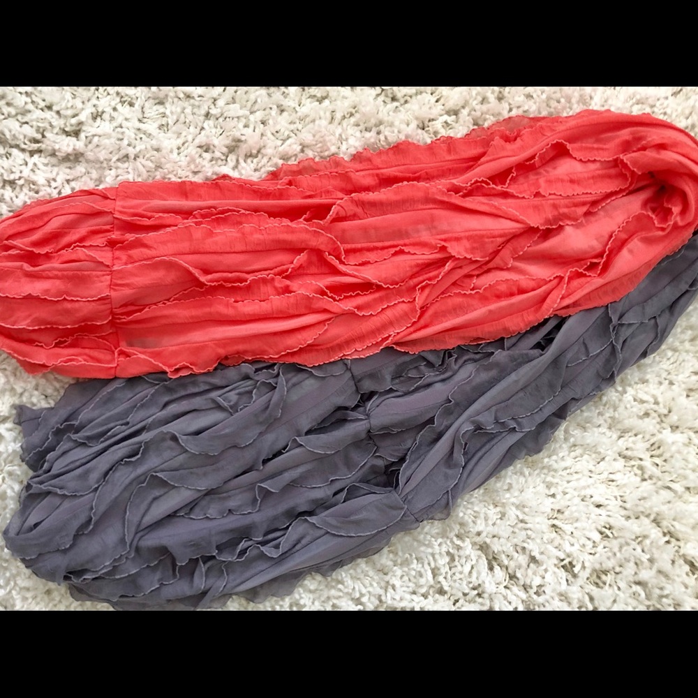 NWOT Set of 2 Ruffled Infinity Scarves - Picture 2 of 4